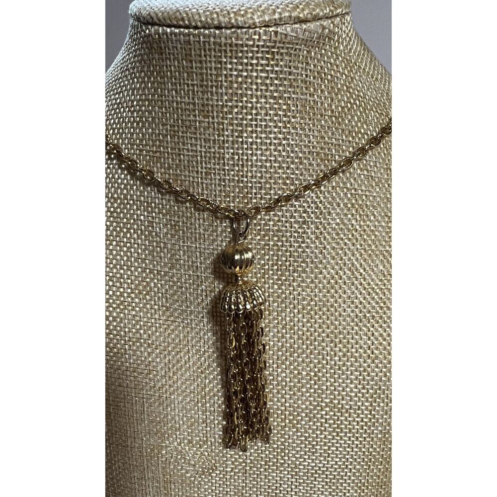Jewelry Necklace Unbranded Gold Tone Tassel Spring Ring Hangs 12" Gouge Chain